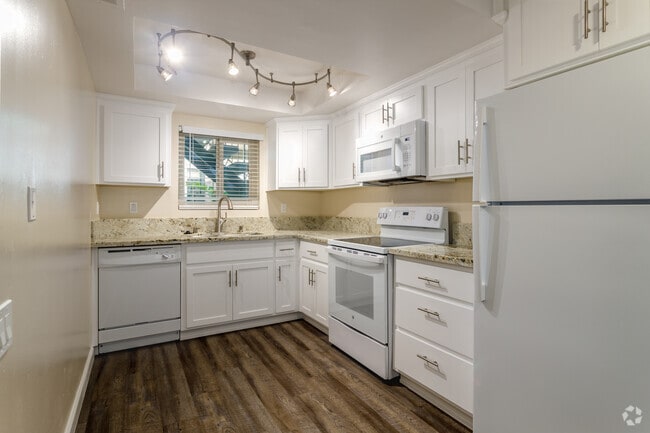 1BR, 1BA (floorplan B) - 750SF - Marconi Gardens East