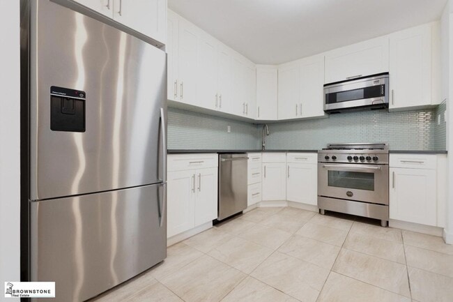 Photo - 576 Henry St Unit 2