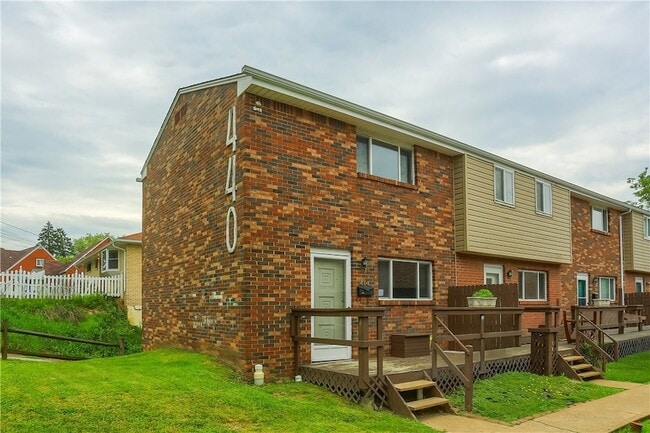 Building Photo - 440 Brierly Ln