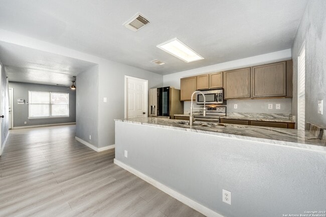 Photo - 22 McLennan Oak
