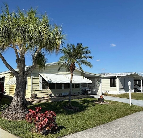 Building Photo - 128 Needle Palm Ln