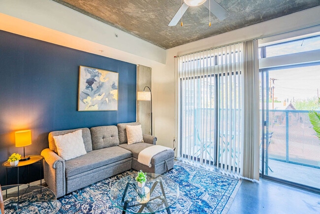 Building Photo - 333 E Roosevelt St Unit ID1263183P