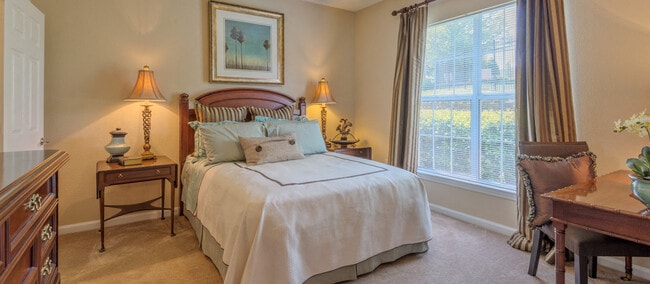 MAA University Lake Apartments - Charlotte, North Carolina
