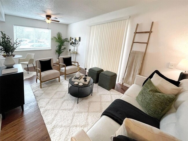 Building Photo - 2707 Windswept Cove Unit 101