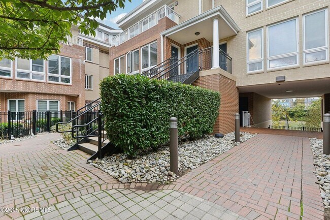 Photo - 368 Rector St Unit 421