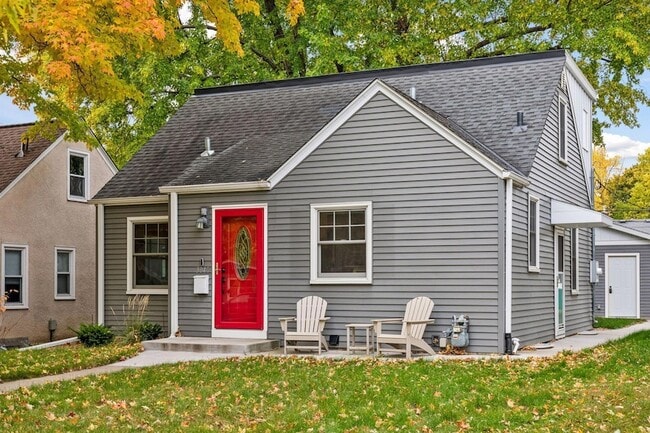 Building Photo - 3040 Hampshire Ave S