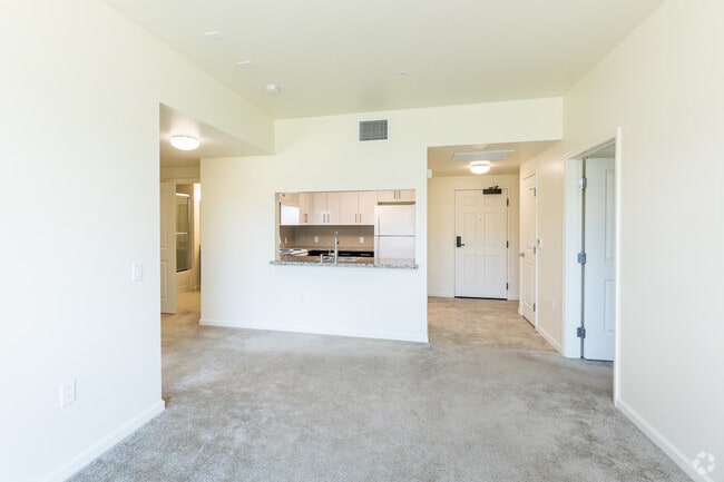 2BR, 2BA - 987SF - Living Room - Park Plaza