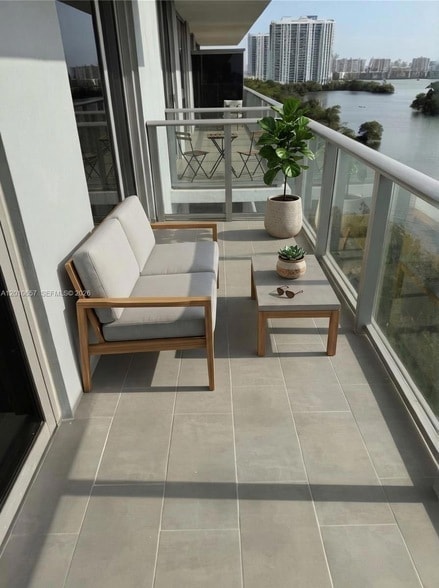 Photo - 16385 Biscayne Blvd Unit 717