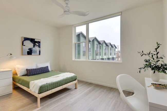 Photo - Private Room with Walk-In Closet – Utilities & WiFi Included