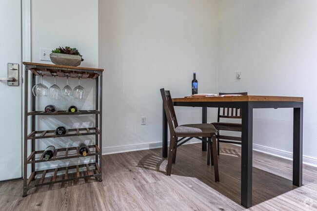 1BR, 1BA - A3 - 868 SF - Chateau Woods