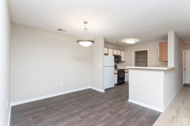 2BR, 2BA - 1069SF - Hampton Place Apartments
