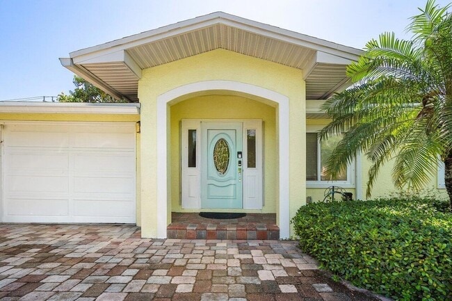 Photo - 671 Lindell Blvd