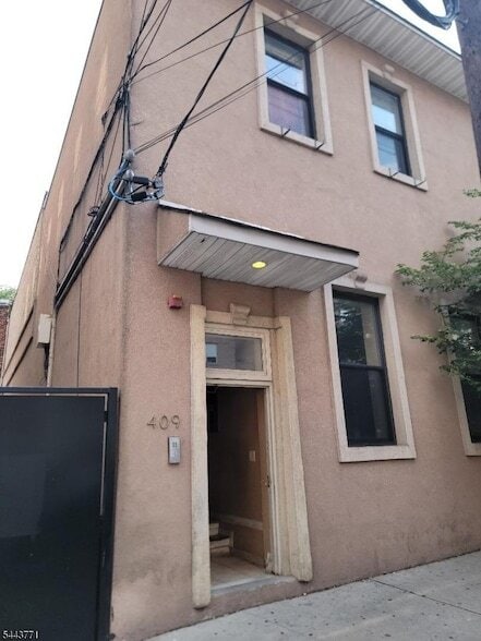 Building Photo - 409 53rd St