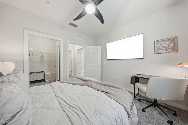 Photo - 1702 W Cleveland St Unit SI FL1-ID1536884P
