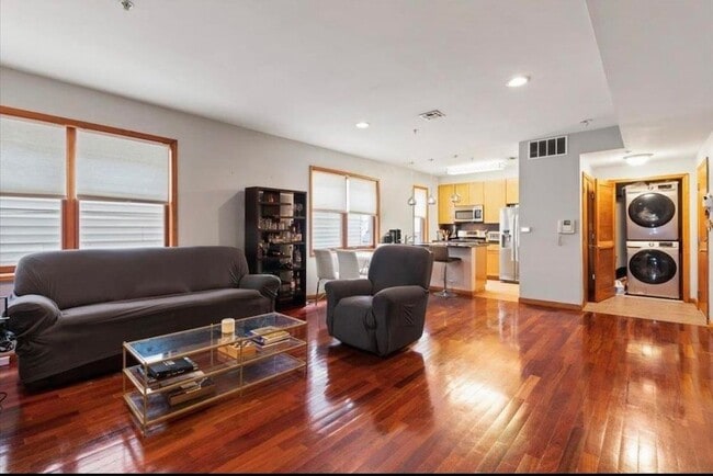 Building Photo - 515 30th St Unit 1B