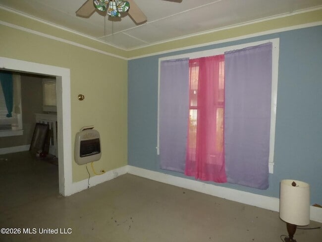 Photo - 215 Thompson St