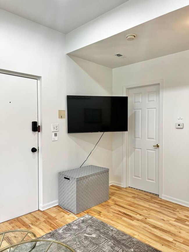 Building Photo - 2544 N Burling St Unit ID1319108P