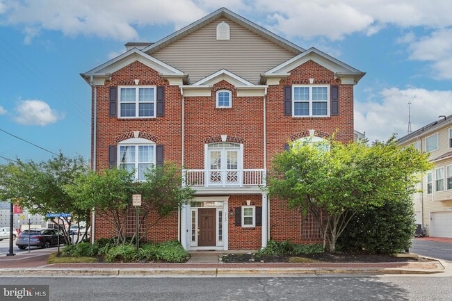 Building Photo - 2500 Clairmont View Way