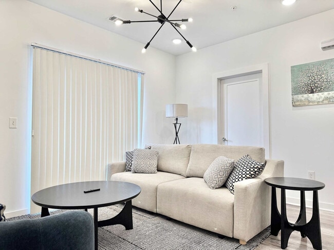 Building Photo - 525 Parkway Dr NE Unit ID1299411P