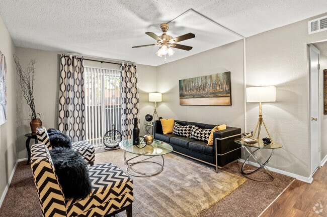 2BR, 2BA - 914 SF - Living - Stone Canyon