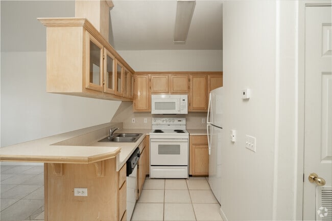 1BR, 1BA - 900SF - Kitchen - Alta Vista Apartments