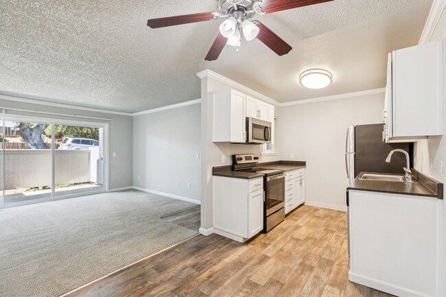 Building Photo - Plum Tree Apartment Homes