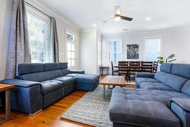 Building Photo - 1233 St Charles Ave Unit ID1269976P