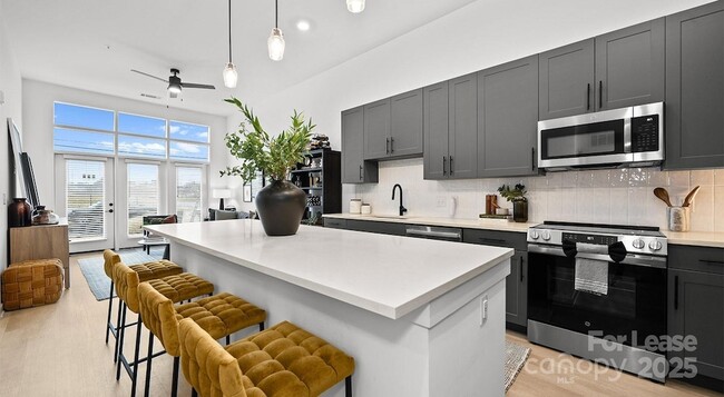 Building Photo - 704 W Tremont Ave