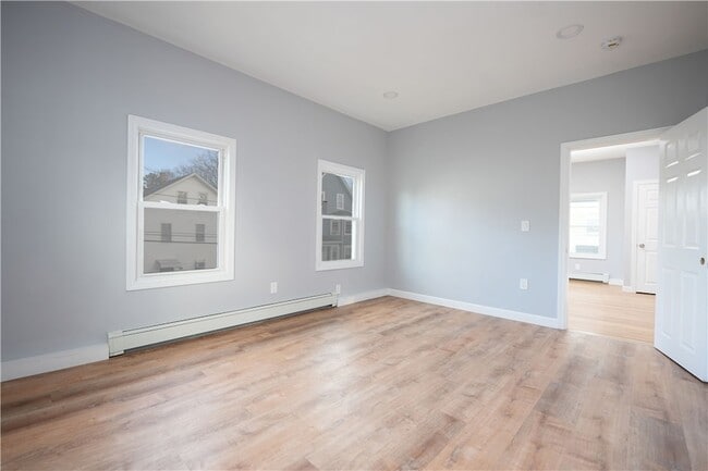 Photo - 74 Hawes St