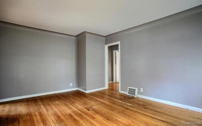 Photo - 348 E Maplehurst Ave