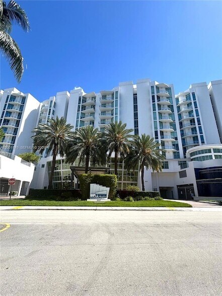 Photo - 3029 NE 188th St Unit 905