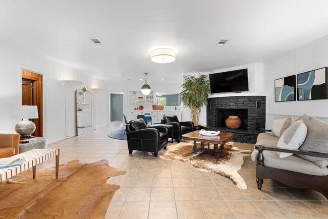 Photo - 202 Woodcreek Dr Unit ID1254584P