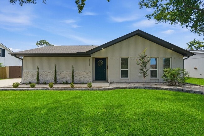 Building Photo - 2603 Baycrest Dr