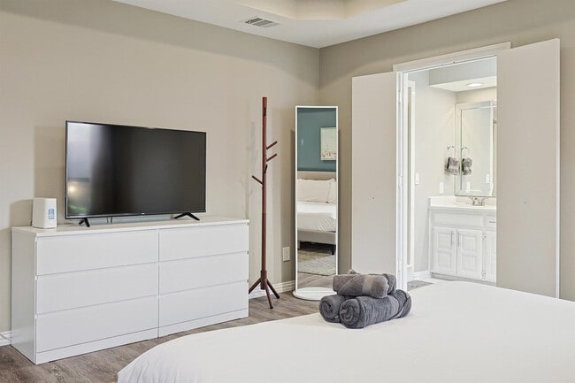 Photo - 812 Green Brook Dr Unit ID1019495P