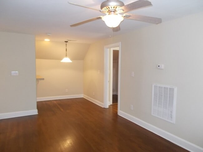 Photo - 216 Thomas Terrace Unit B