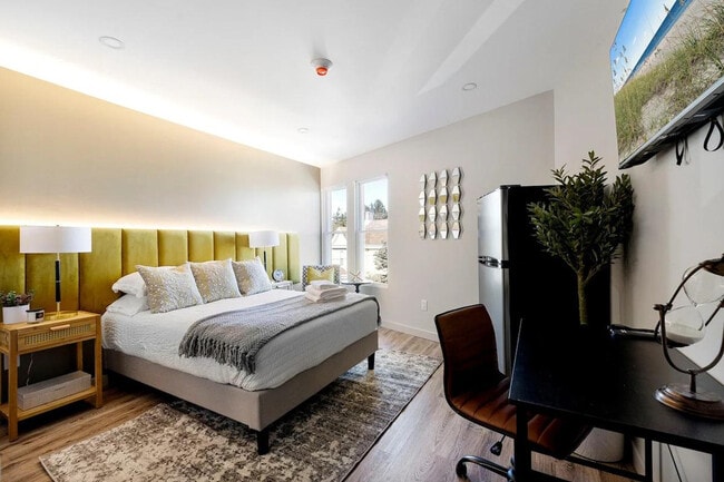 Building Photo - 138 Wickham Ave Unit ID1056791P