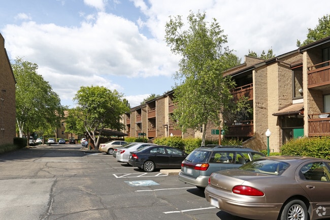 Photo - Oakmont Landing Apartments