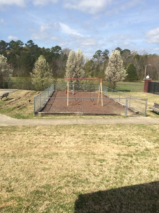 Photo - Cottonwood Apartments