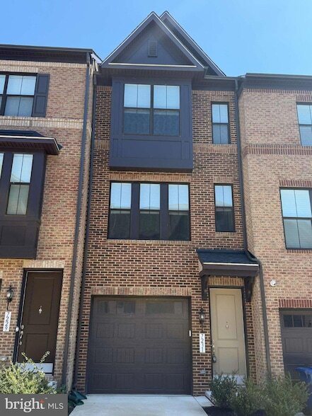 Building Photo - 7231 Mountaineer Dr