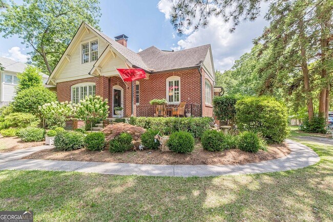 Photo - 1878 Cambridge Ave