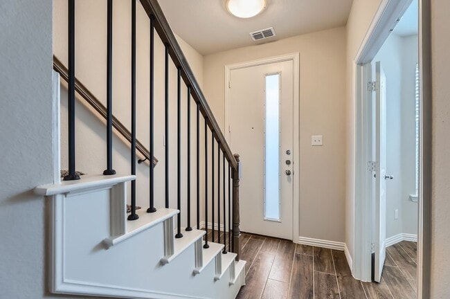 Photo - 301 E Lamar St