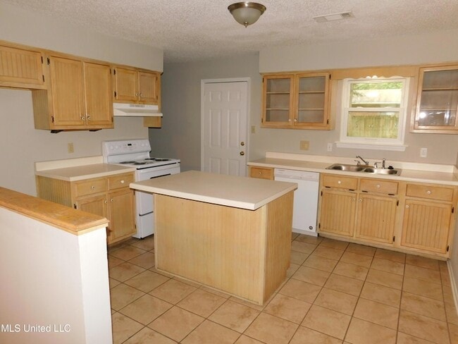 Photo - 6455 Heather Rd