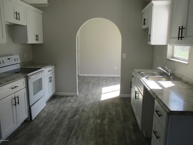 Photo - 474 Tuloma Ave SW