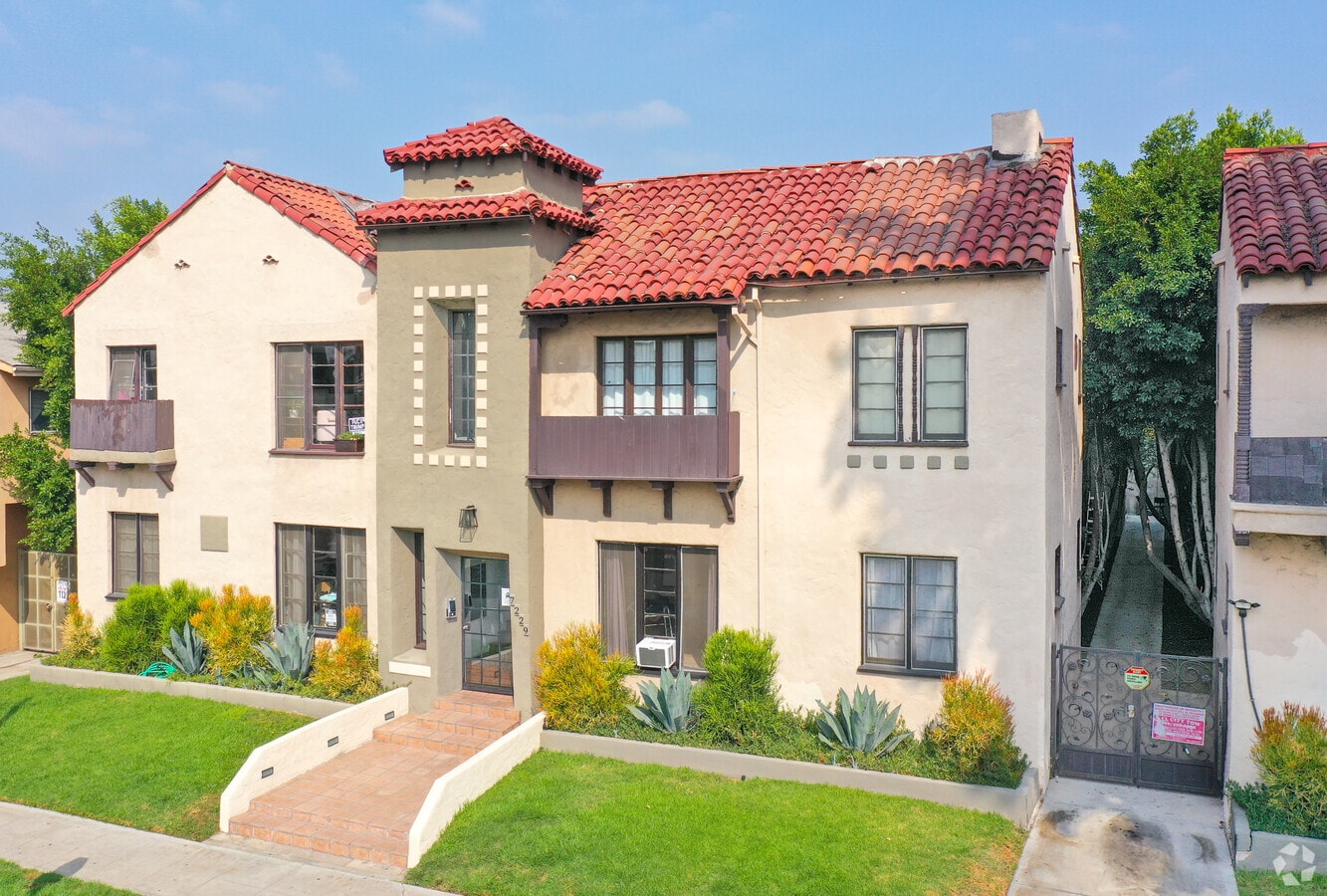 Primary - 7223-7229 Willoughby