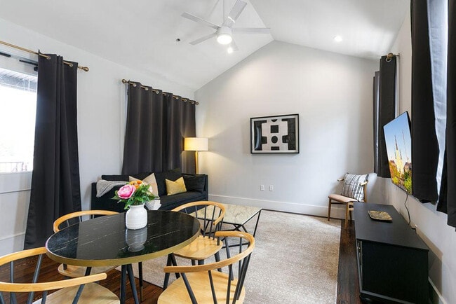 Building Photo - 1430 St Charles Ave Unit ID1266685P