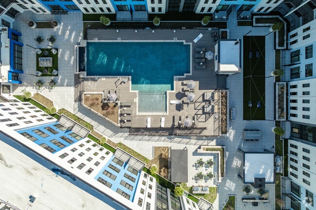 90° Look Down - Fusion at Neon