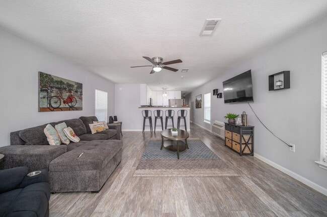 Photo - 6317 2nd St