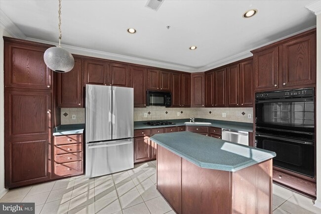 Photo - 4908 Waple Ln