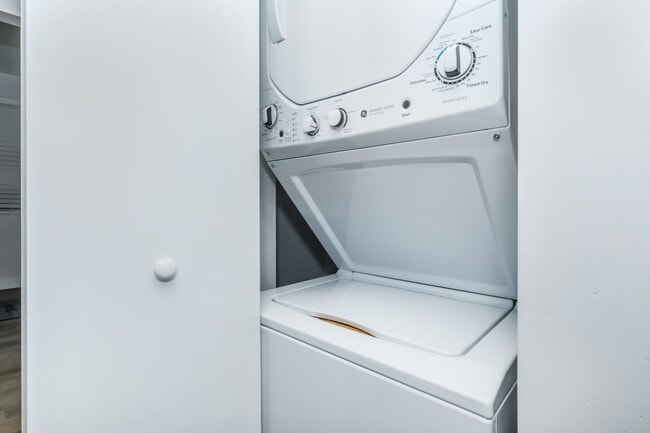 Photo - Ellis Midtown