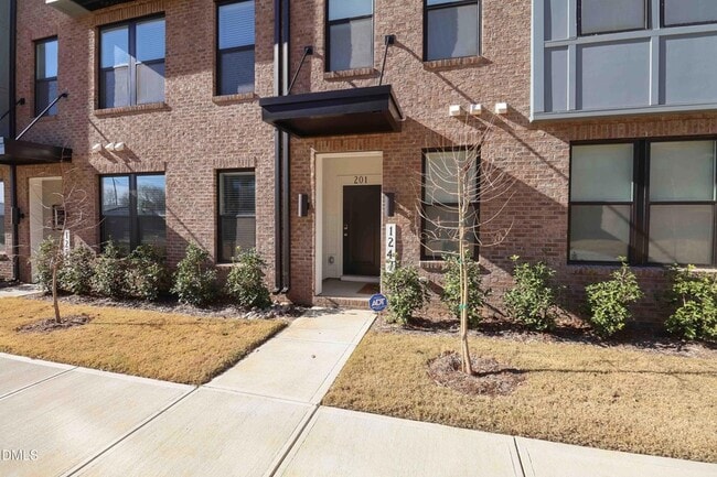 Photo - 1247 Shaw View Aly